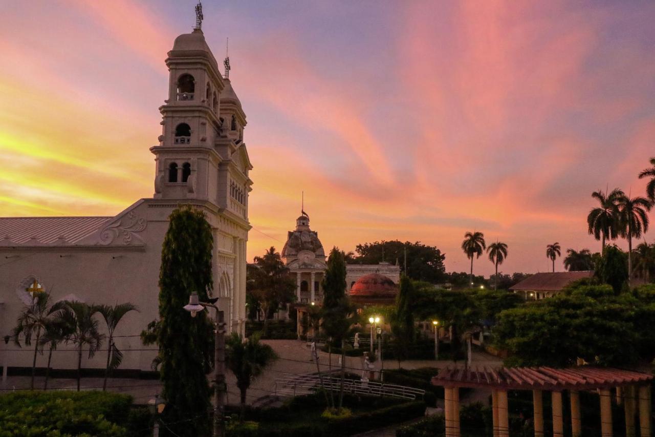 Hotel Dona Carmen レタルレウ エクステリア 写真